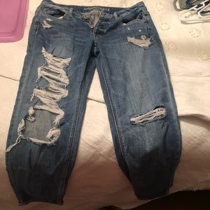 Destroyed boyfriend jeans